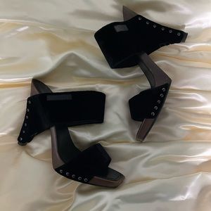 VINTAGE CHANEL HEELS